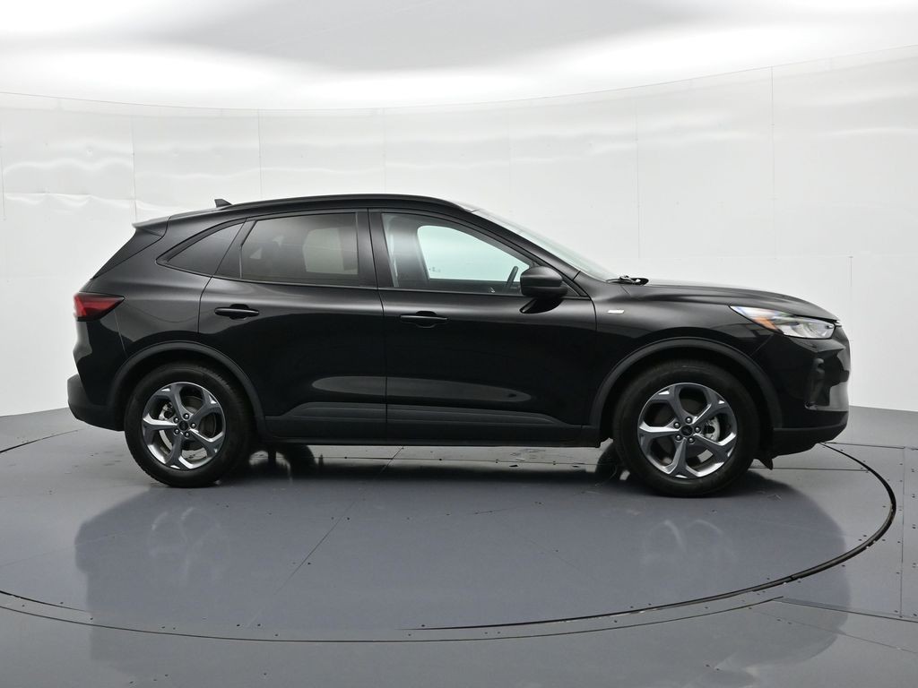 Ford Escape Vehicle Full-screen Gallery Image 5
