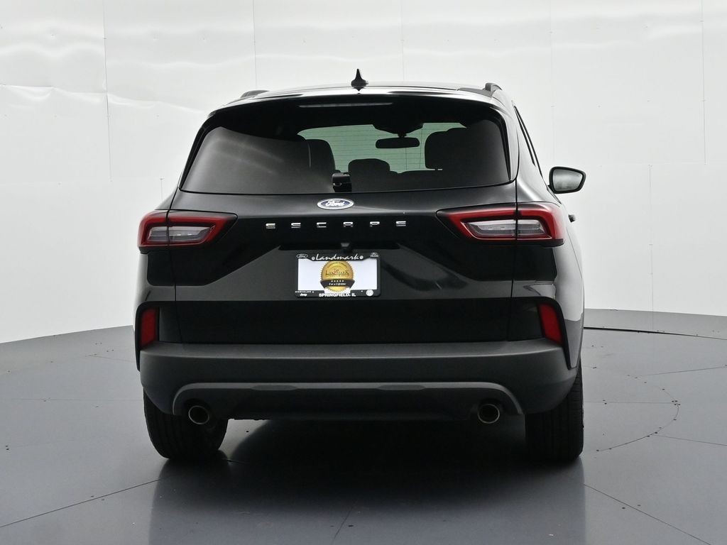Ford Escape Vehicle Full-screen Gallery Image 7
