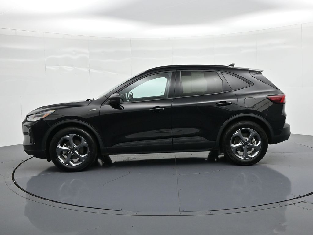 Ford Escape Vehicle Full-screen Gallery Image 9