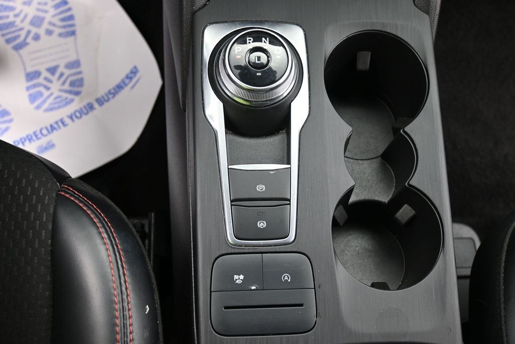 Ford Escape Vehicle Full-screen Gallery Image 15