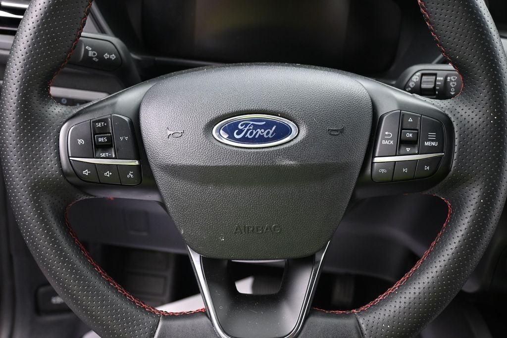 Ford Escape Vehicle Full-screen Gallery Image 16