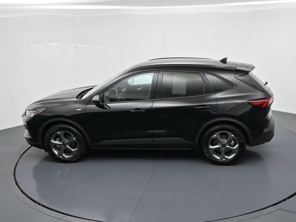 Ford Escape Vehicle Full-screen Gallery Image 21