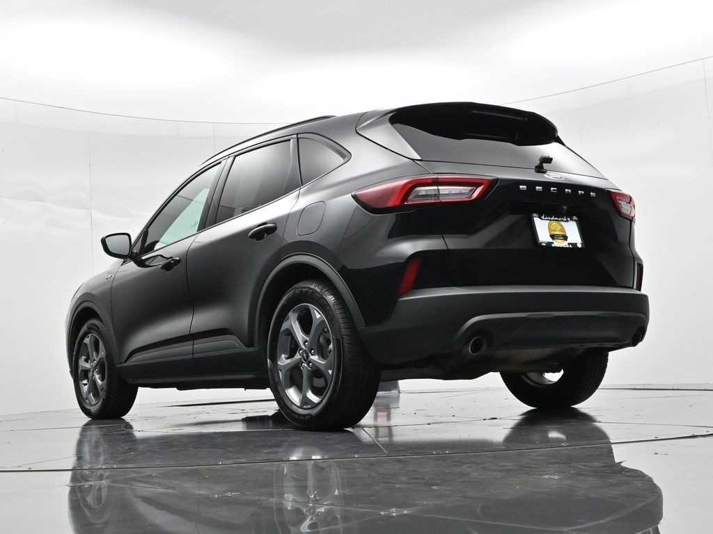Ford Escape Vehicle Full-screen Gallery Image 22