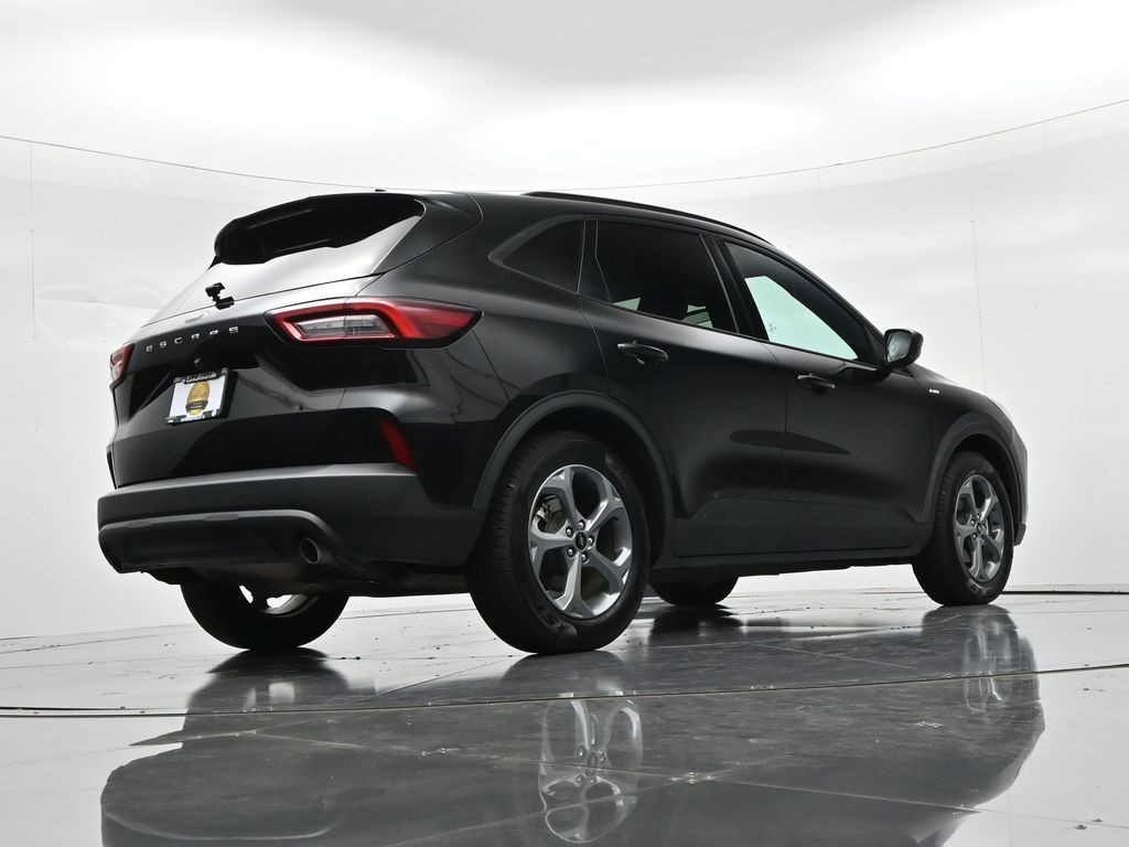 Ford Escape Vehicle Full-screen Gallery Image 24