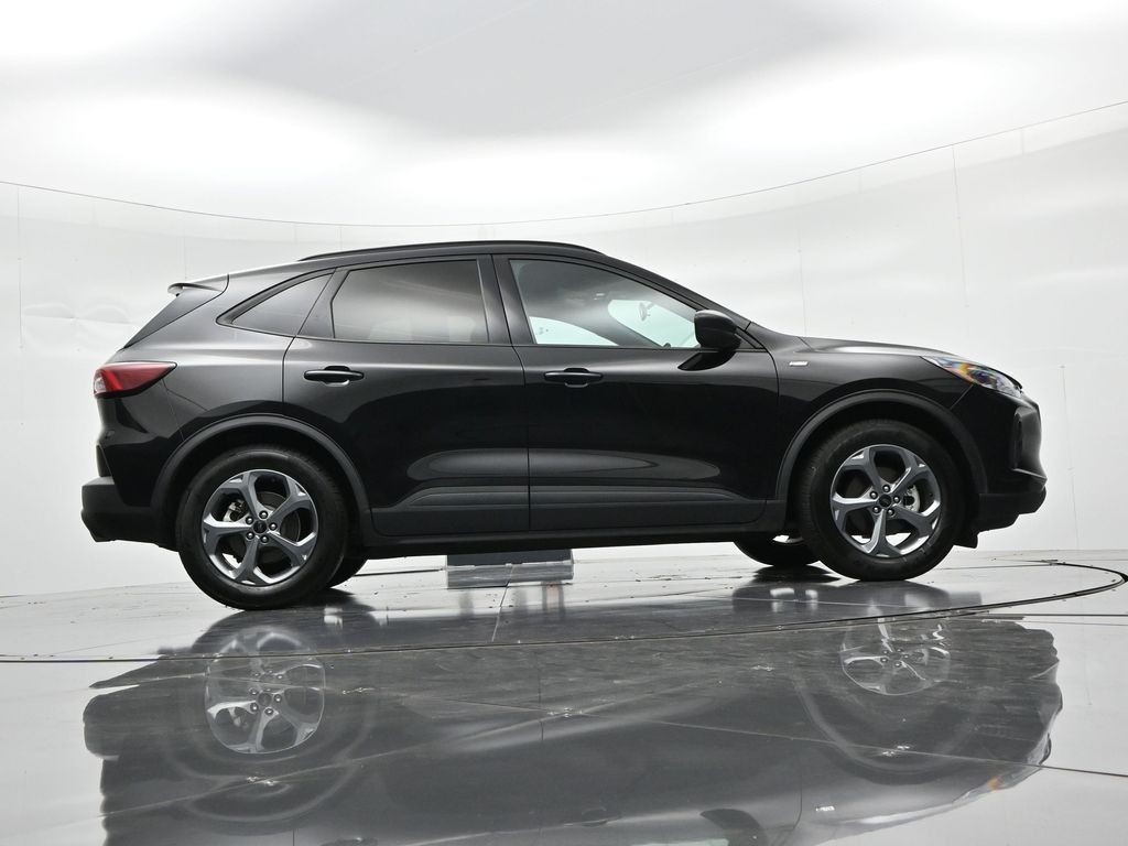 Ford Escape Vehicle Full-screen Gallery Image 25