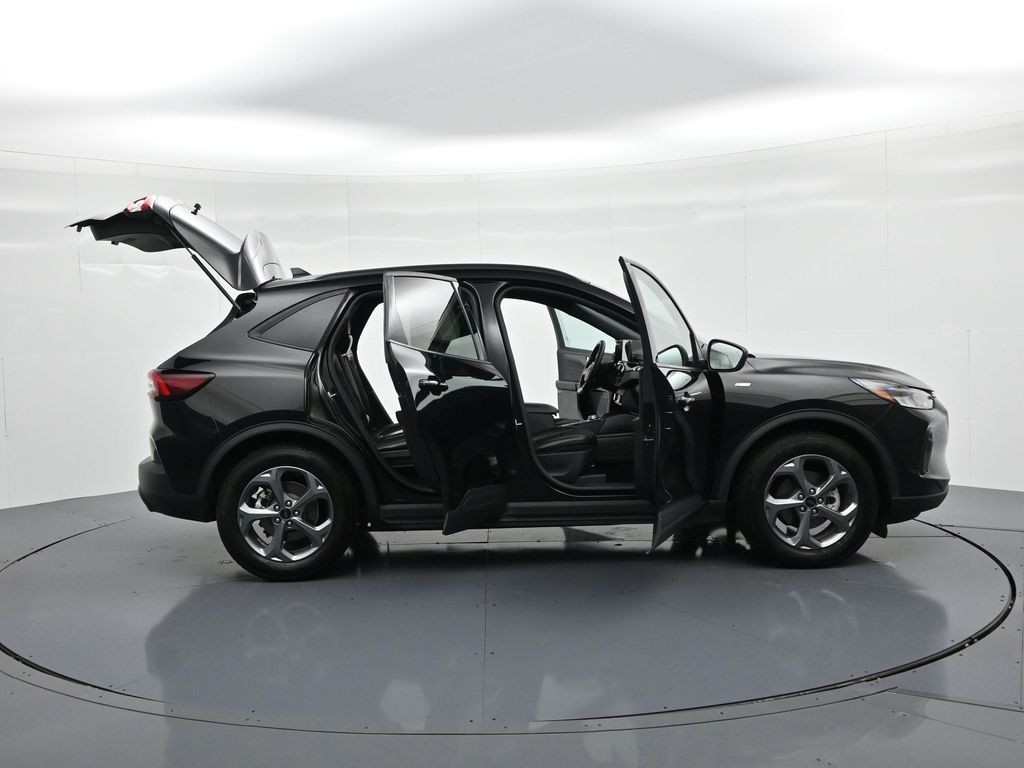 Ford Escape Vehicle Full-screen Gallery Image 26