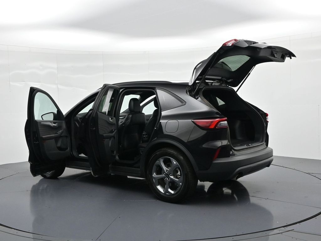 Ford Escape Vehicle Full-screen Gallery Image 27