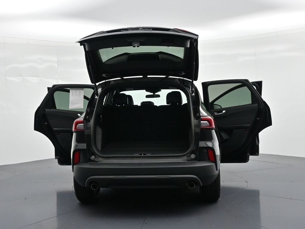 Ford Escape Vehicle Full-screen Gallery Image 29