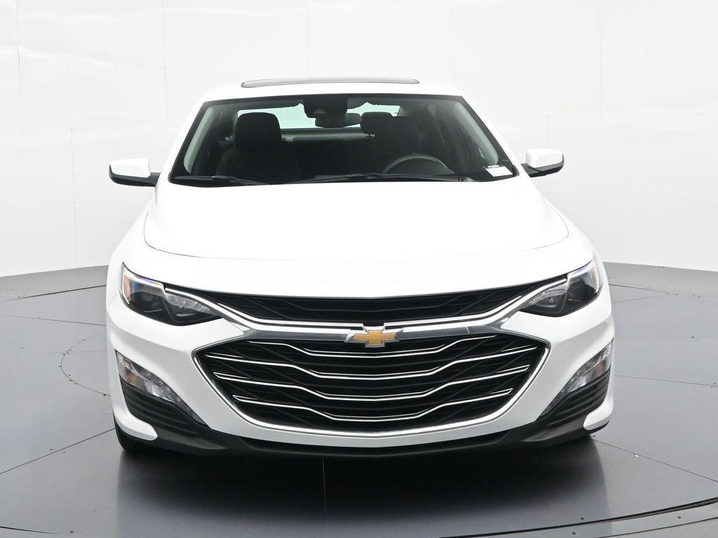 Chevrolet Malibu Vehicle Full-screen Gallery Image 3