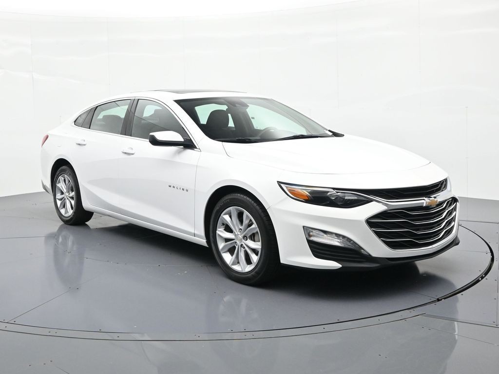 Chevrolet Malibu Vehicle Full-screen Gallery Image 4