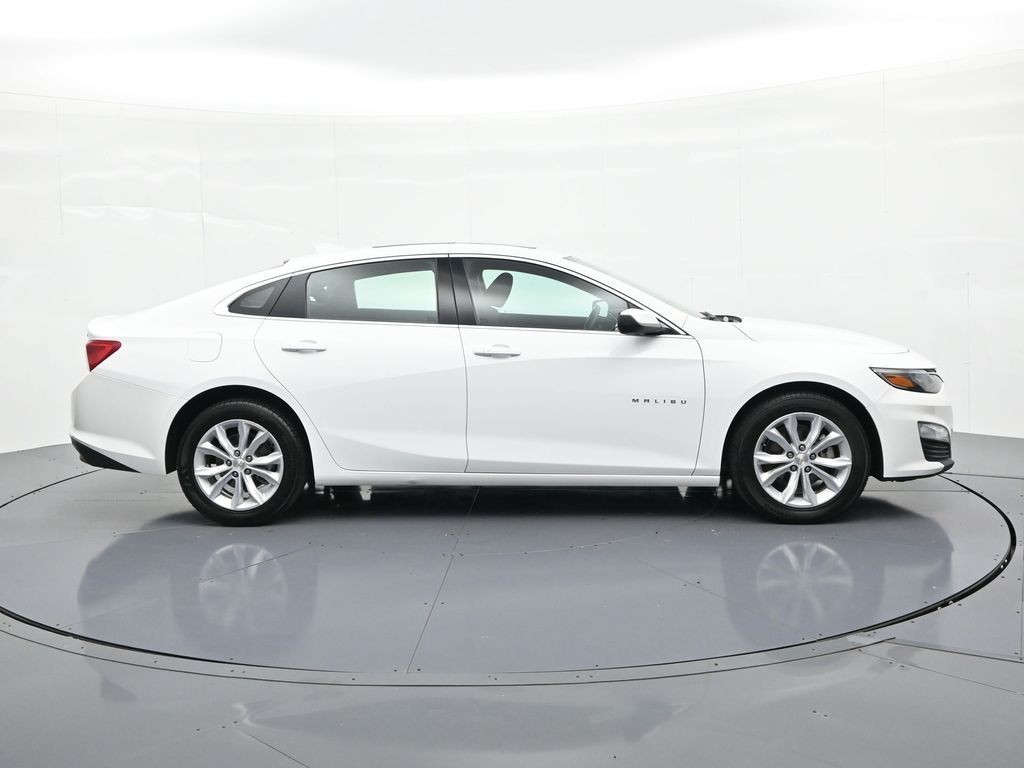 Chevrolet Malibu Vehicle Full-screen Gallery Image 5