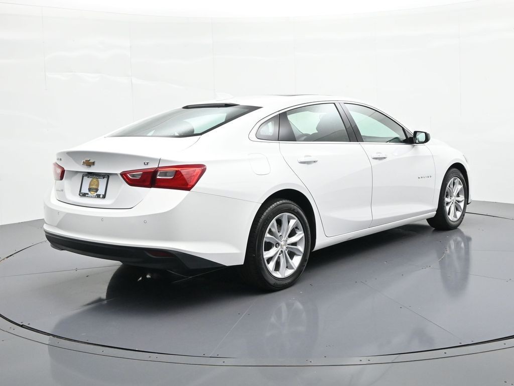 Chevrolet Malibu Vehicle Full-screen Gallery Image 6