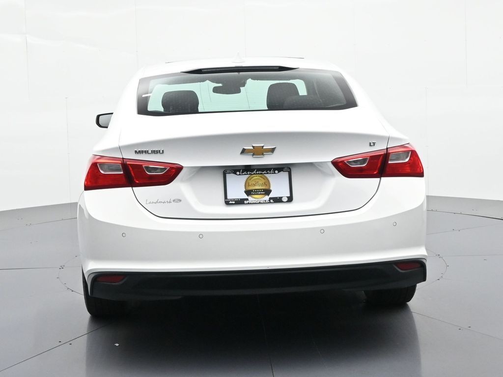 Chevrolet Malibu Vehicle Full-screen Gallery Image 7