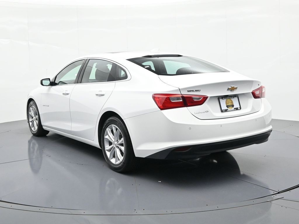 Chevrolet Malibu Vehicle Full-screen Gallery Image 8