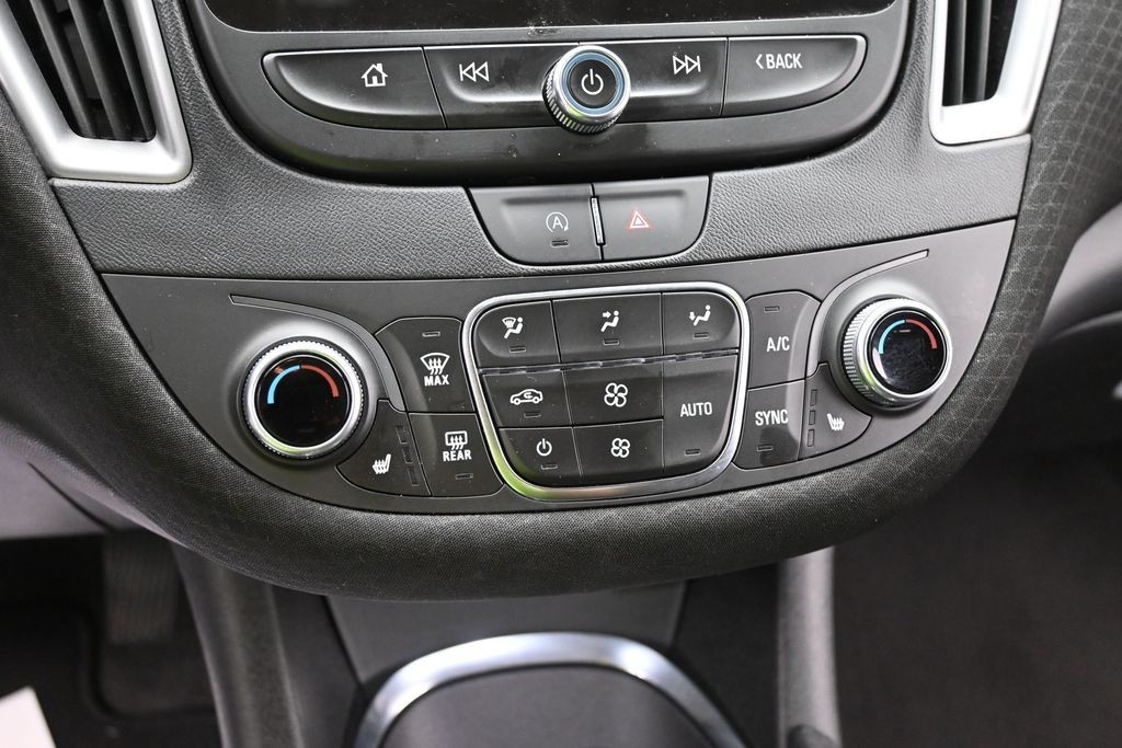 Chevrolet Malibu Vehicle Full-screen Gallery Image 11