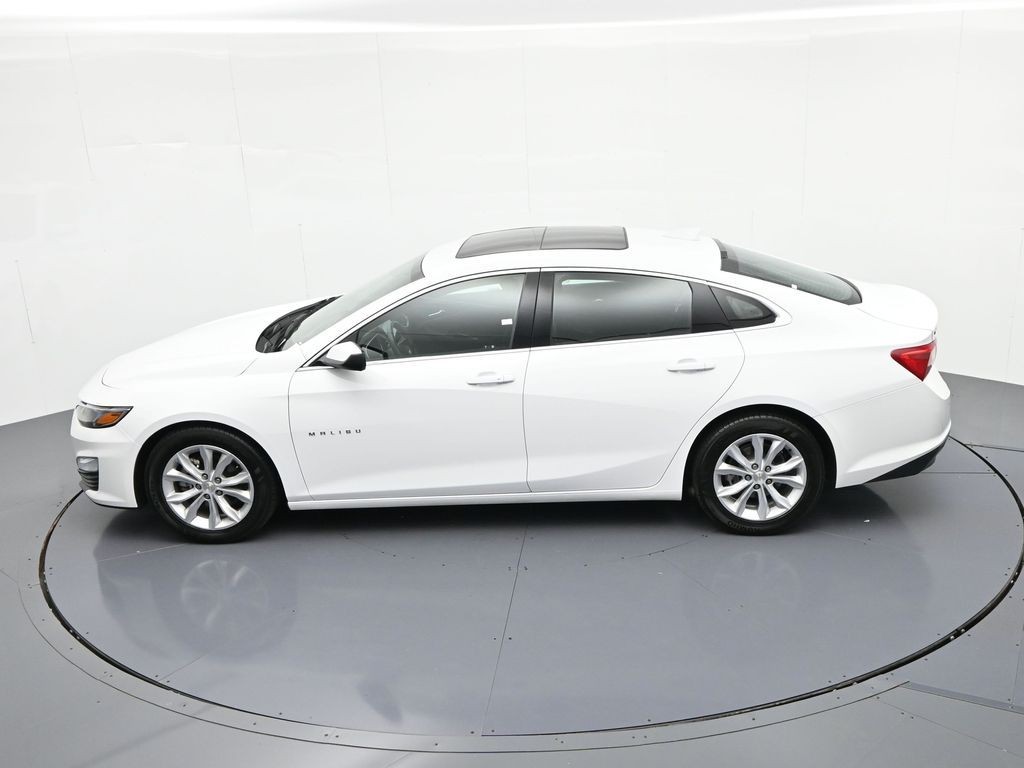 Chevrolet Malibu Vehicle Full-screen Gallery Image 17