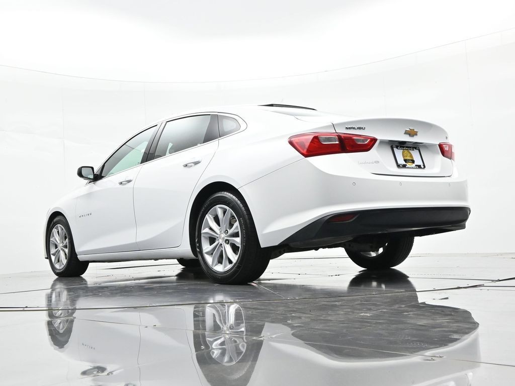 Chevrolet Malibu Vehicle Full-screen Gallery Image 18