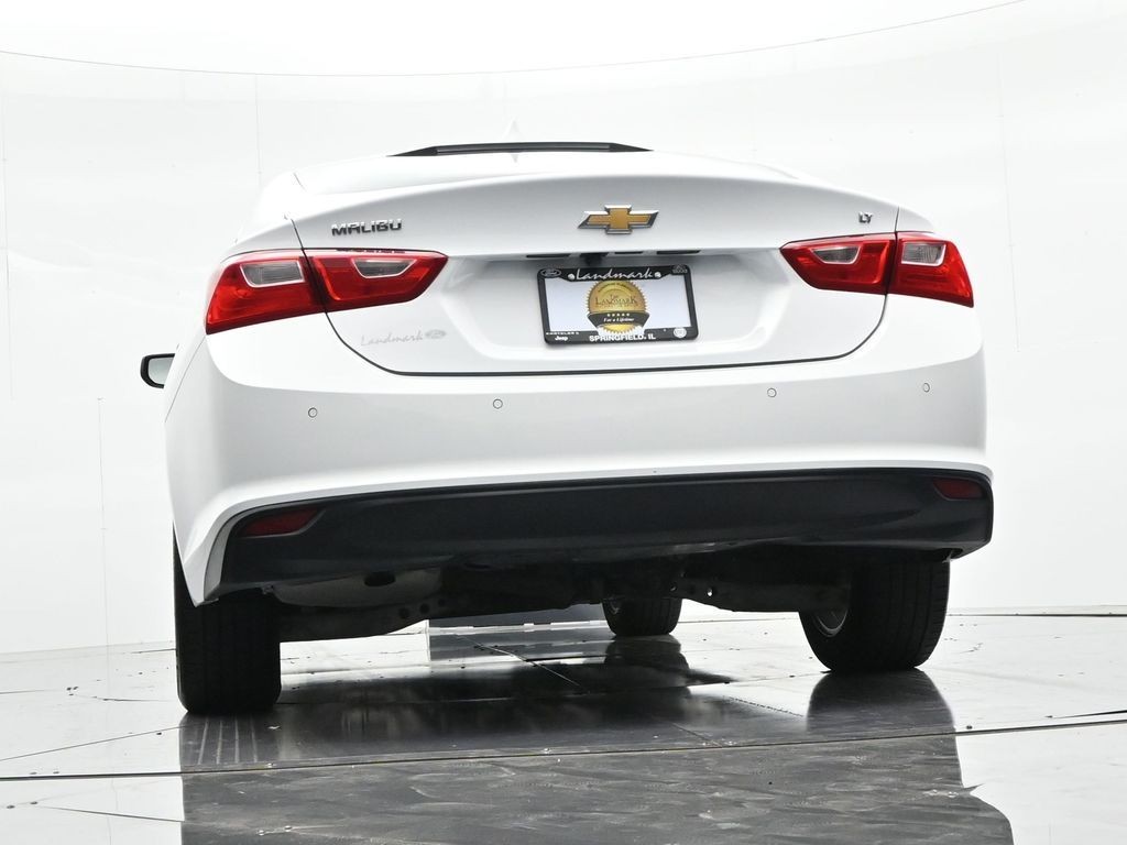 Chevrolet Malibu Vehicle Full-screen Gallery Image 19