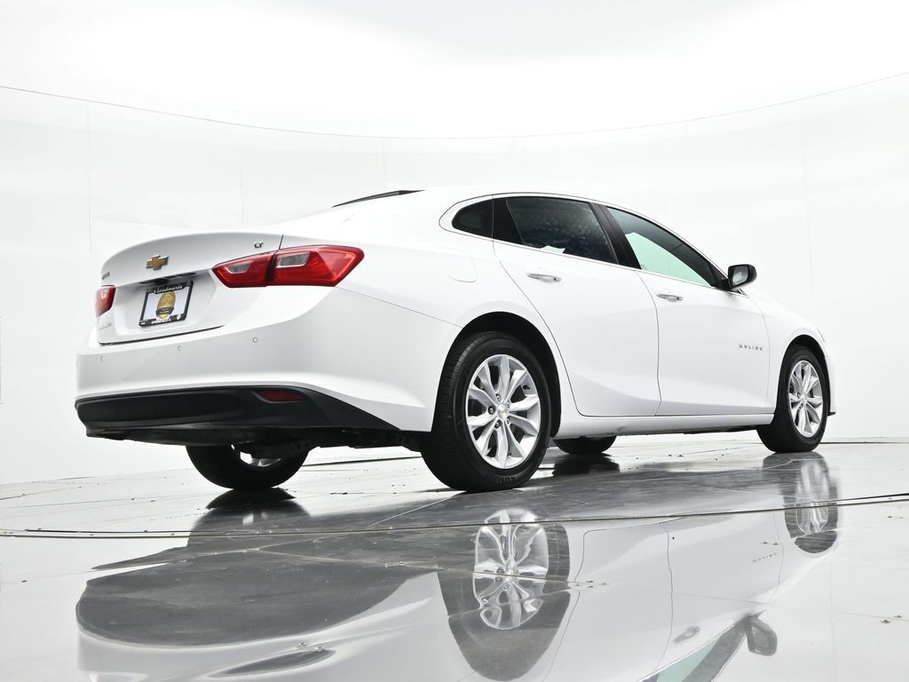 Chevrolet Malibu Vehicle Full-screen Gallery Image 20