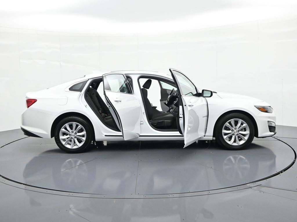 Chevrolet Malibu Vehicle Full-screen Gallery Image 22