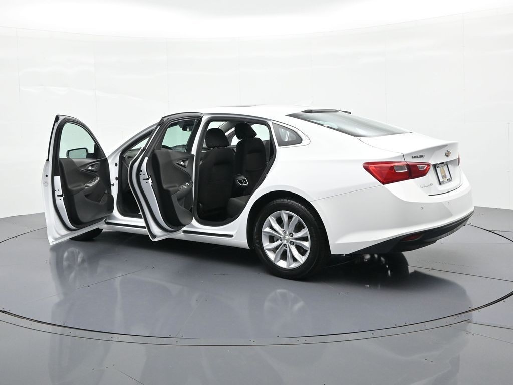 Chevrolet Malibu Vehicle Full-screen Gallery Image 23