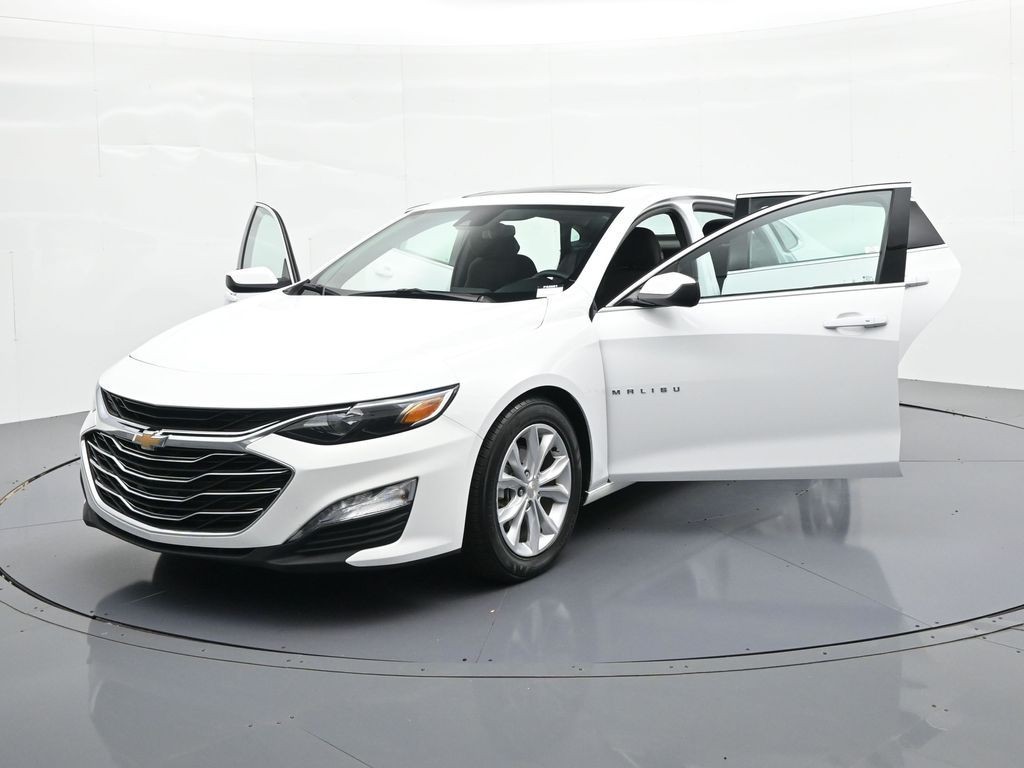 Chevrolet Malibu Vehicle Full-screen Gallery Image 24
