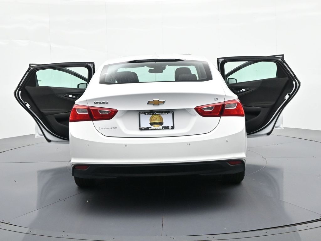 Chevrolet Malibu Vehicle Full-screen Gallery Image 25