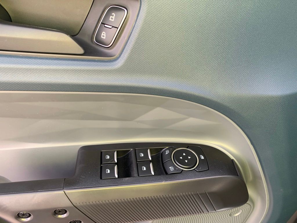 Ford Maverick Vehicle Full-screen Gallery Image 10