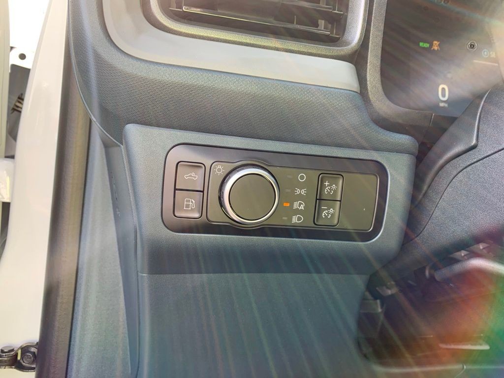 Ford Maverick Vehicle Full-screen Gallery Image 11