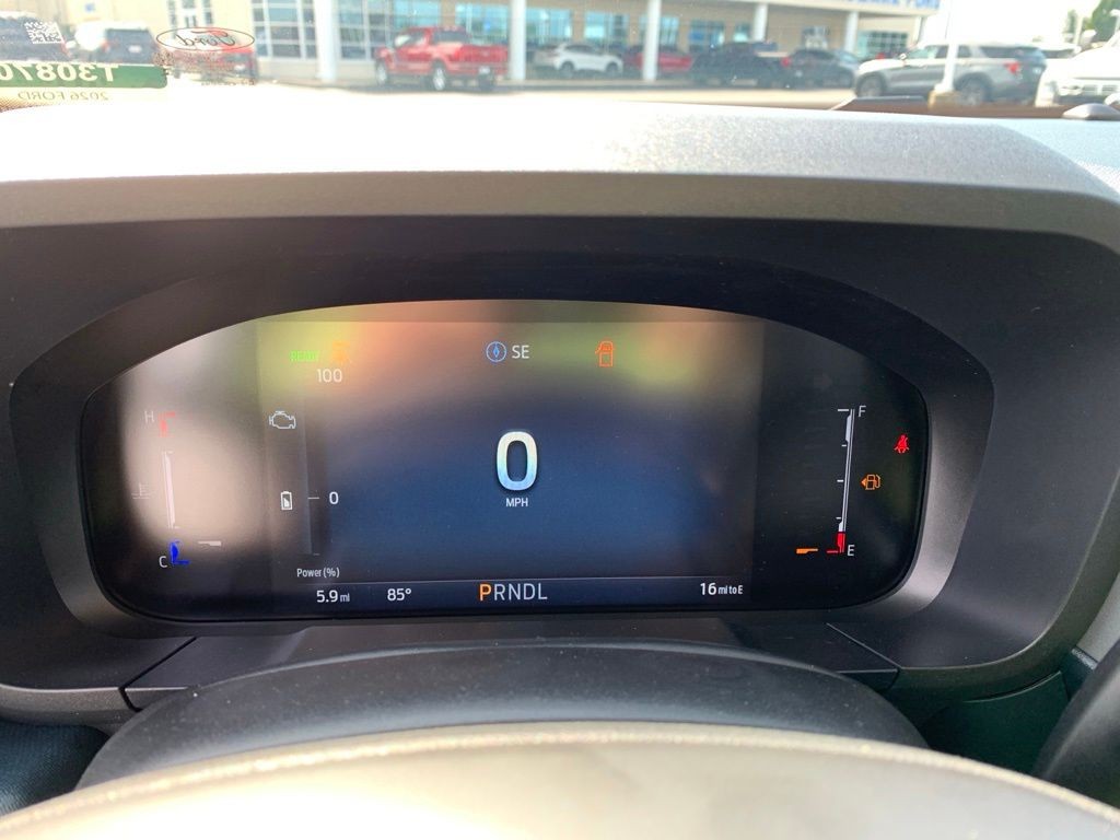 Ford Maverick Vehicle Full-screen Gallery Image 12