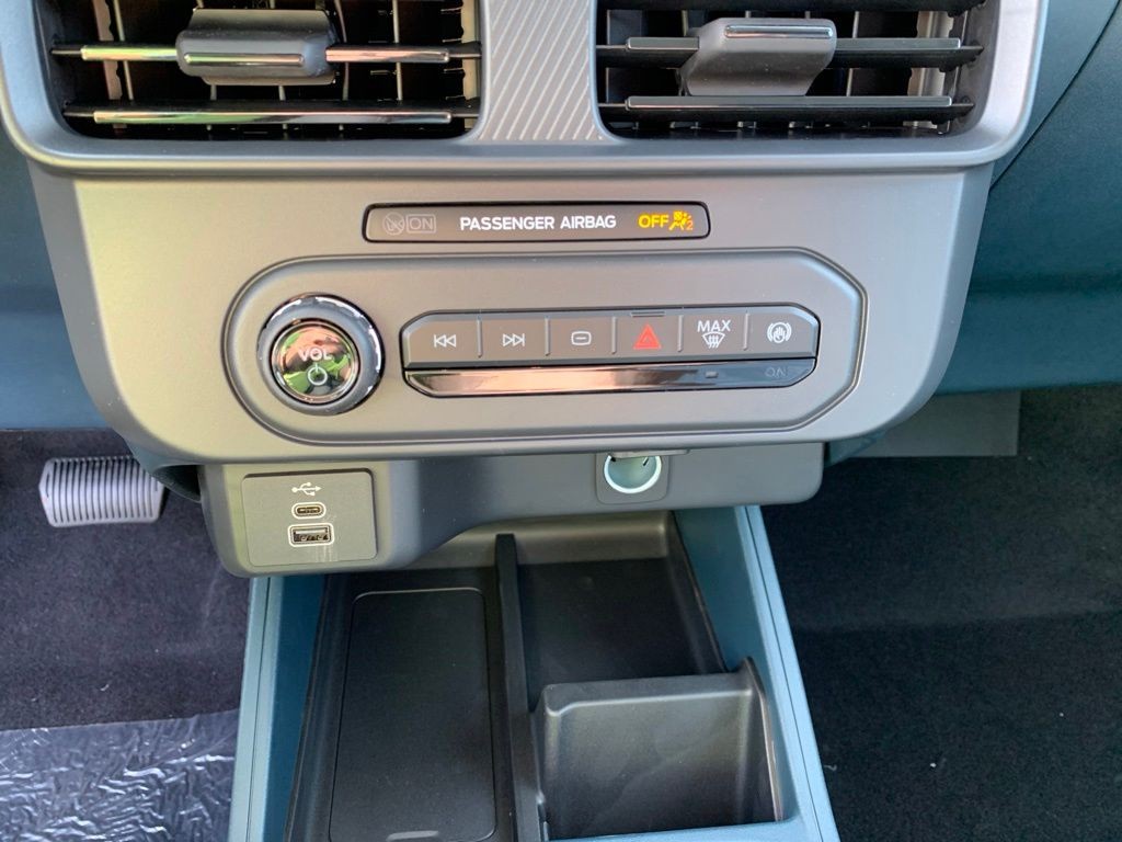 Ford Maverick Vehicle Full-screen Gallery Image 15