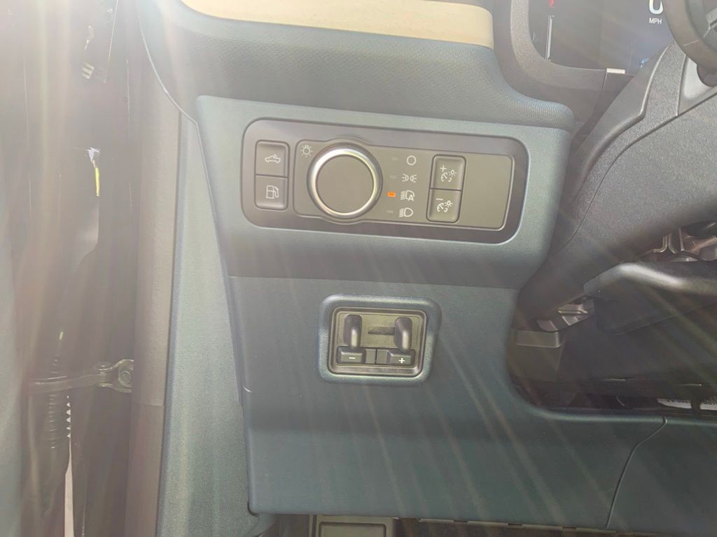 Ford Maverick Vehicle Full-screen Gallery Image 11