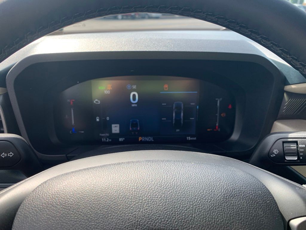 Ford Maverick Vehicle Full-screen Gallery Image 12