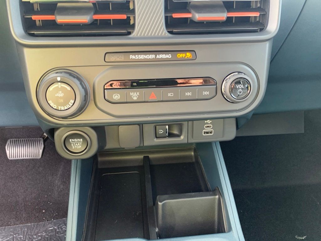Ford Maverick Vehicle Full-screen Gallery Image 15