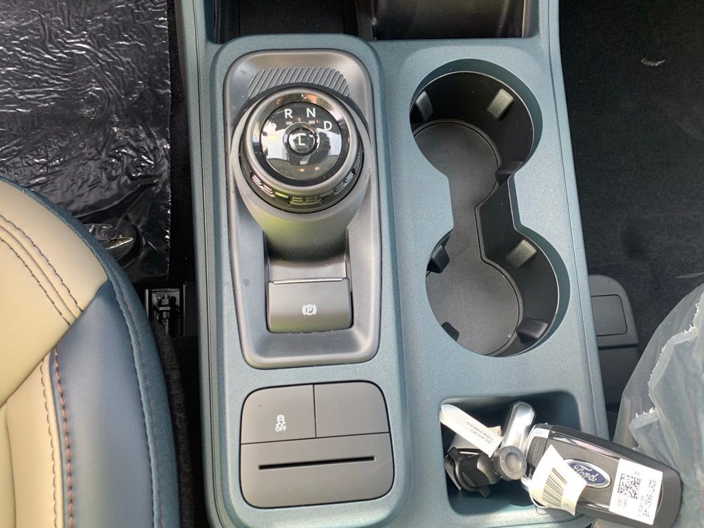 Ford Maverick Vehicle Full-screen Gallery Image 16