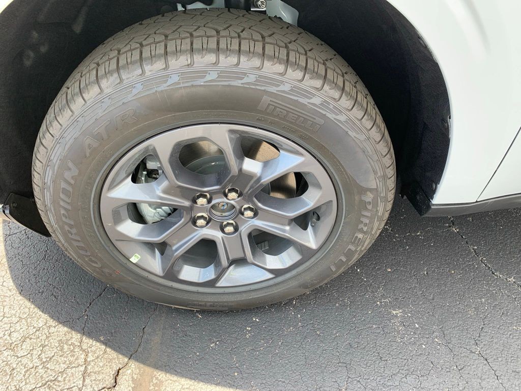 Ford Maverick Vehicle Full-screen Gallery Image 2