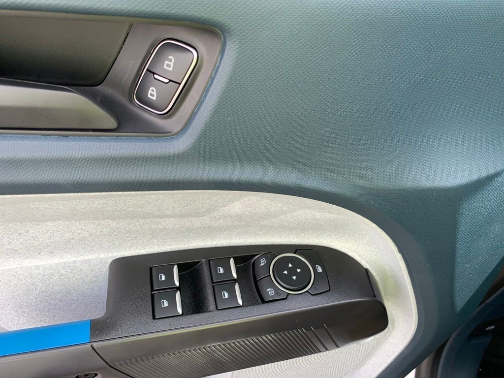 Ford Maverick Vehicle Full-screen Gallery Image 10