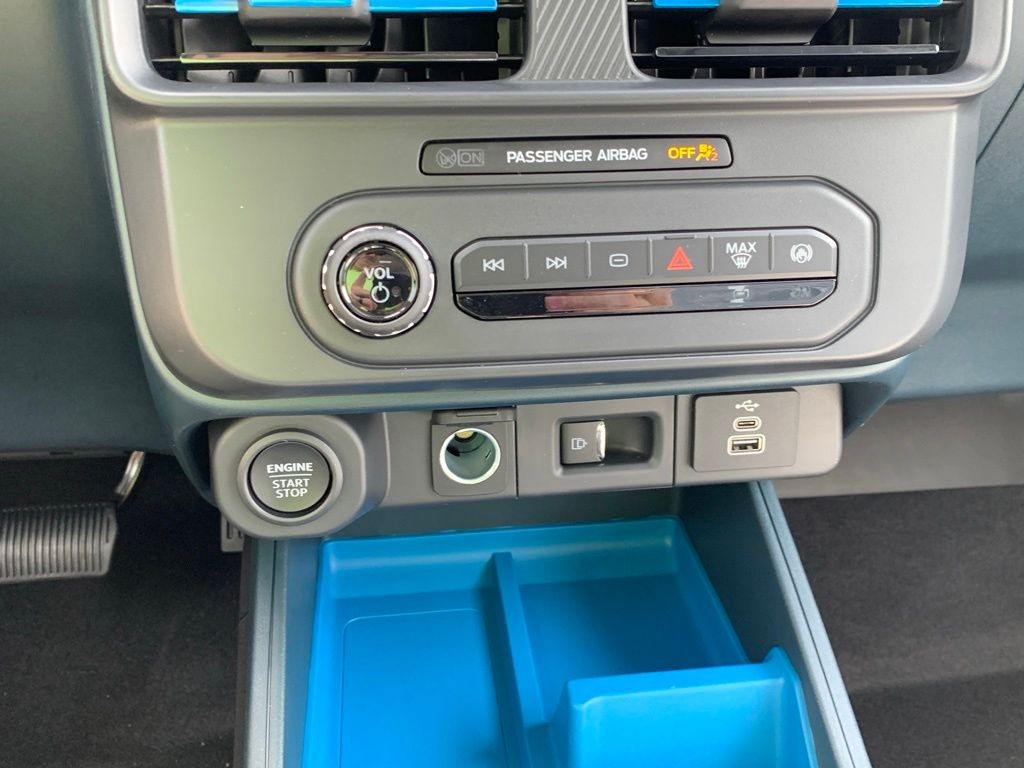 Ford Maverick Vehicle Full-screen Gallery Image 14