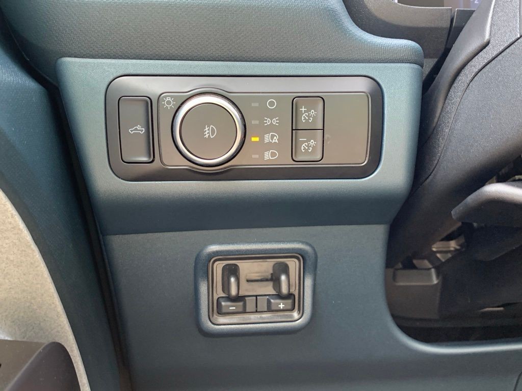 Ford Maverick Vehicle Full-screen Gallery Image 16