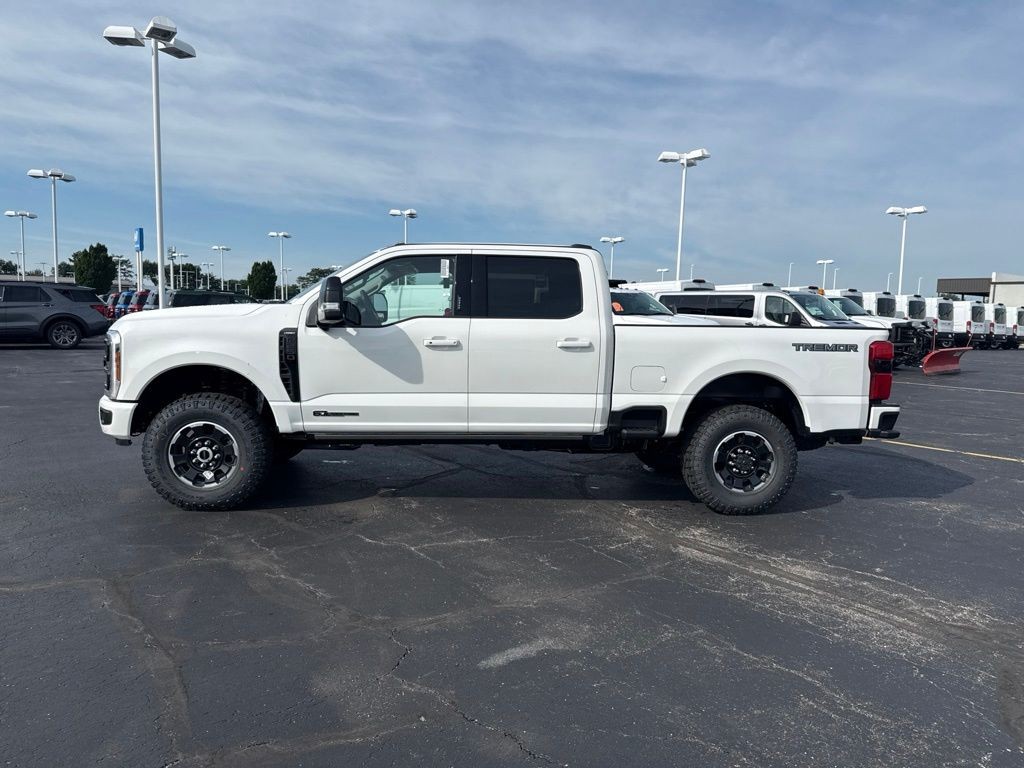 Ford F-250SD Vehicle Full-screen Gallery Image 4