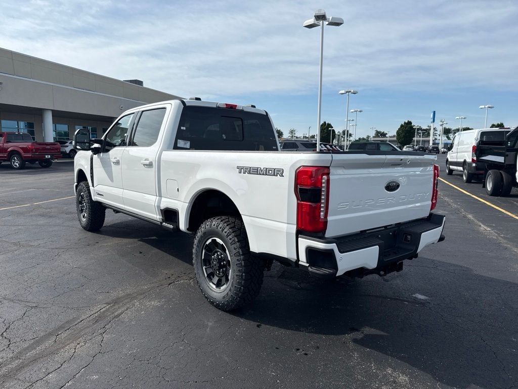 Ford F-250SD Vehicle Full-screen Gallery Image 5