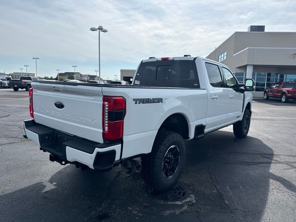 Ford F-250SD Vehicle Full-screen Gallery Image 6