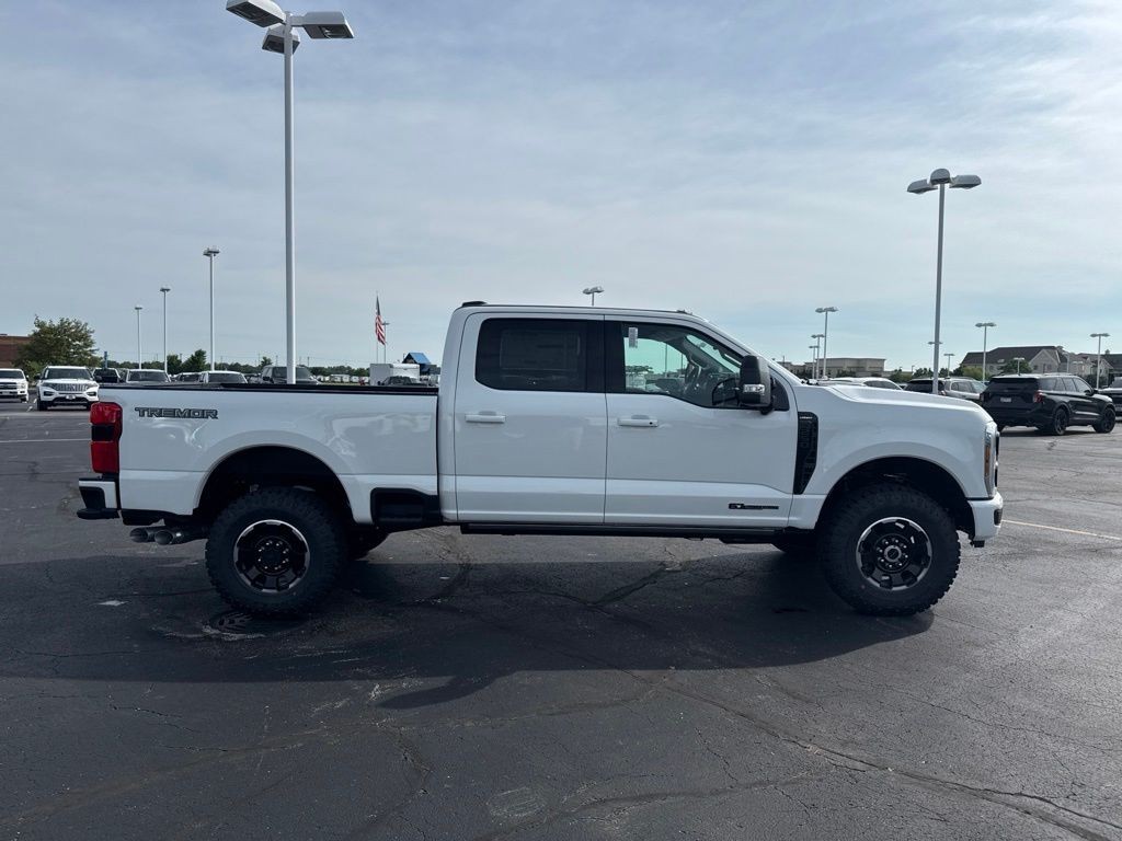 Ford F-250SD Vehicle Full-screen Gallery Image 7