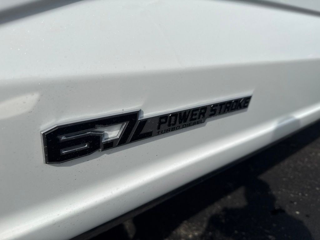 Ford F-250SD Vehicle Full-screen Gallery Image 10