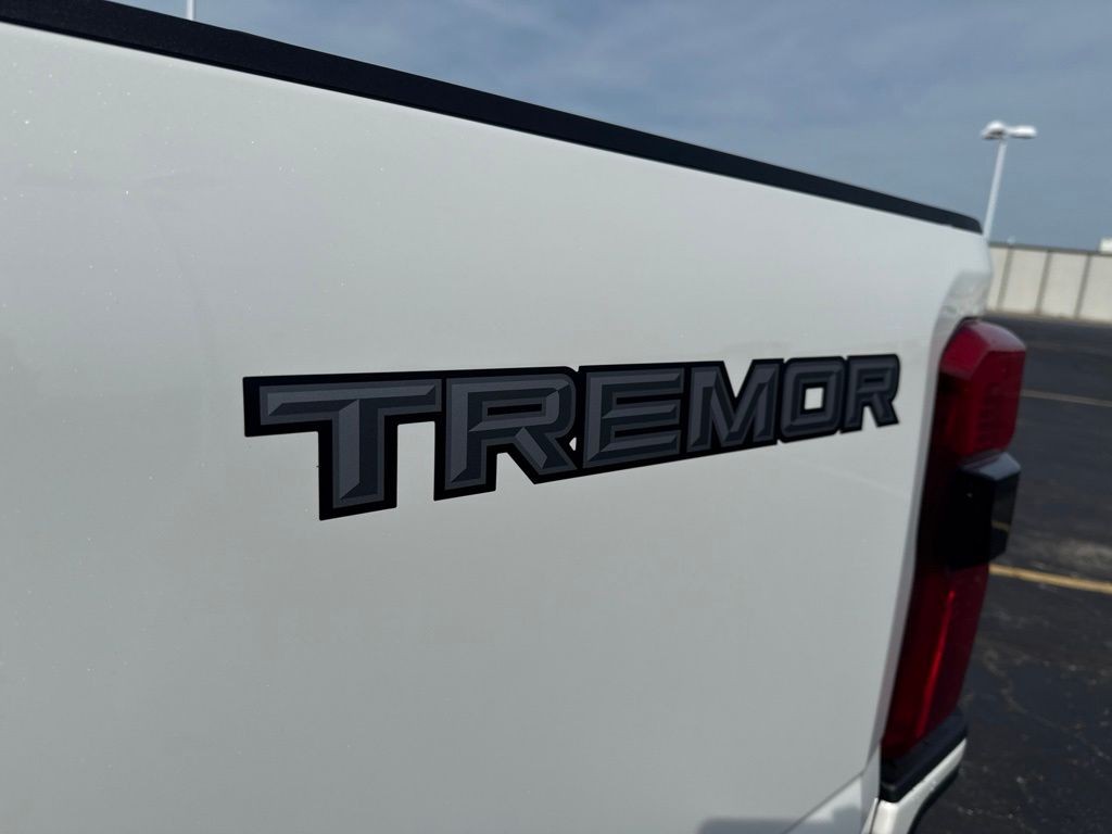 Ford F-250SD Vehicle Full-screen Gallery Image 11