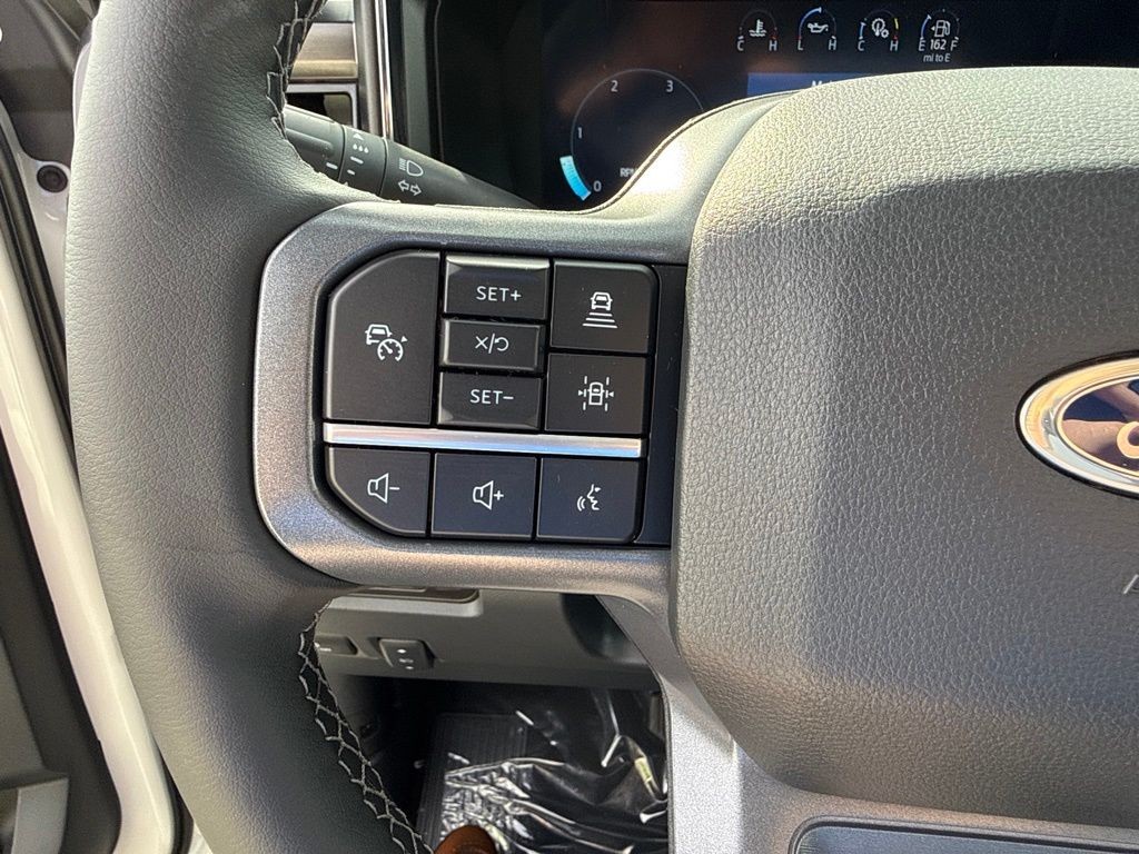Ford F-250SD Vehicle Full-screen Gallery Image 20