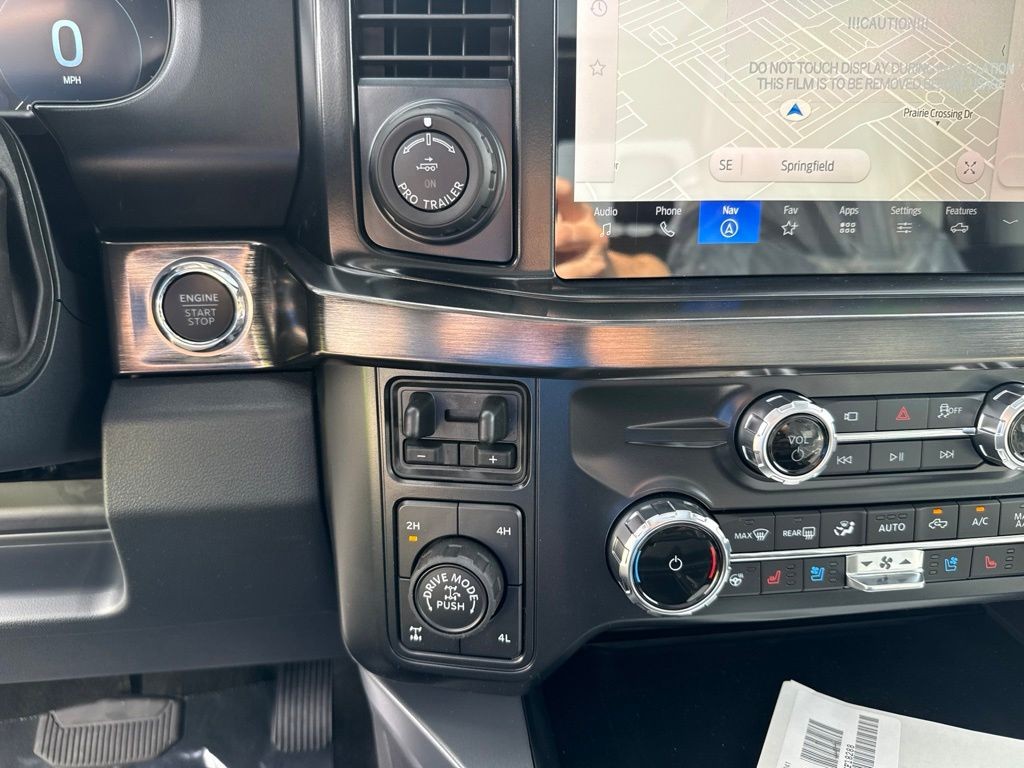 Ford F-250SD Vehicle Full-screen Gallery Image 24