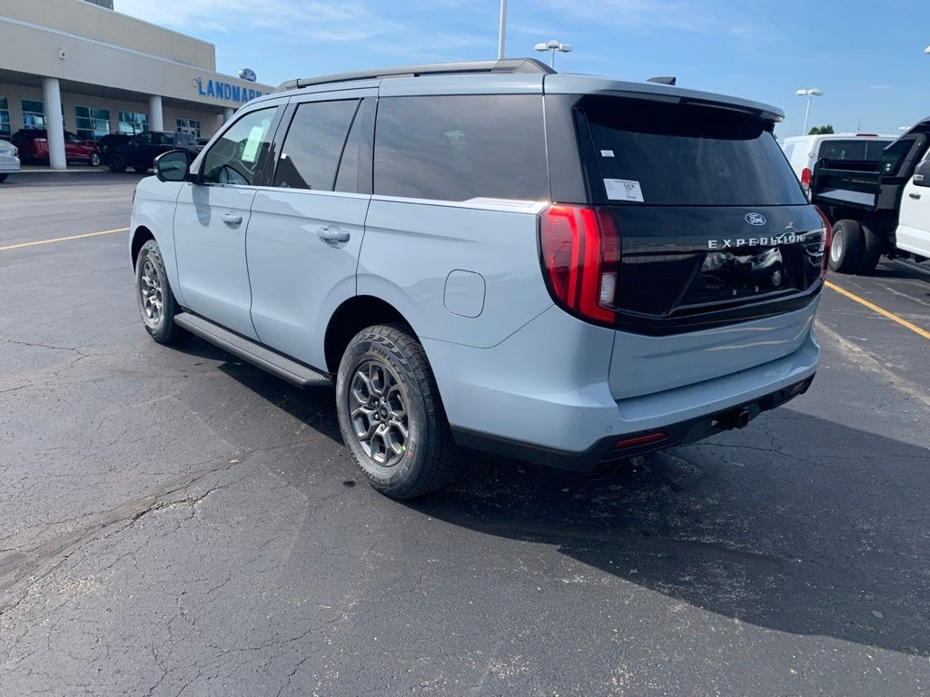 Ford Expedition Vehicle Full-screen Gallery Image 4