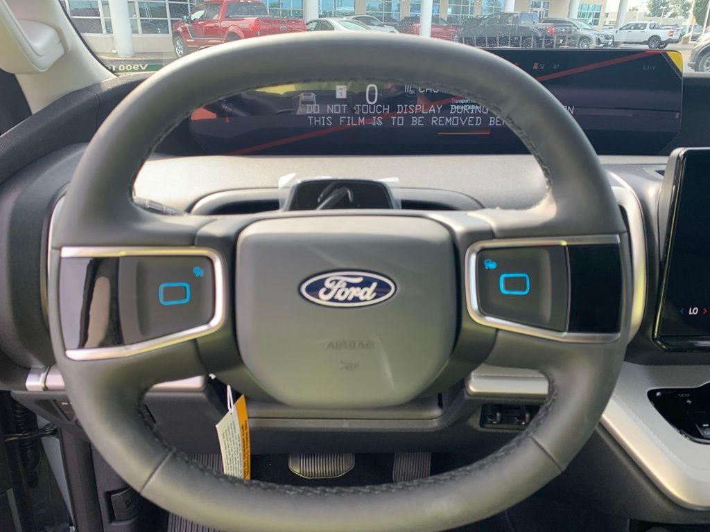 Ford Expedition Vehicle Full-screen Gallery Image 8