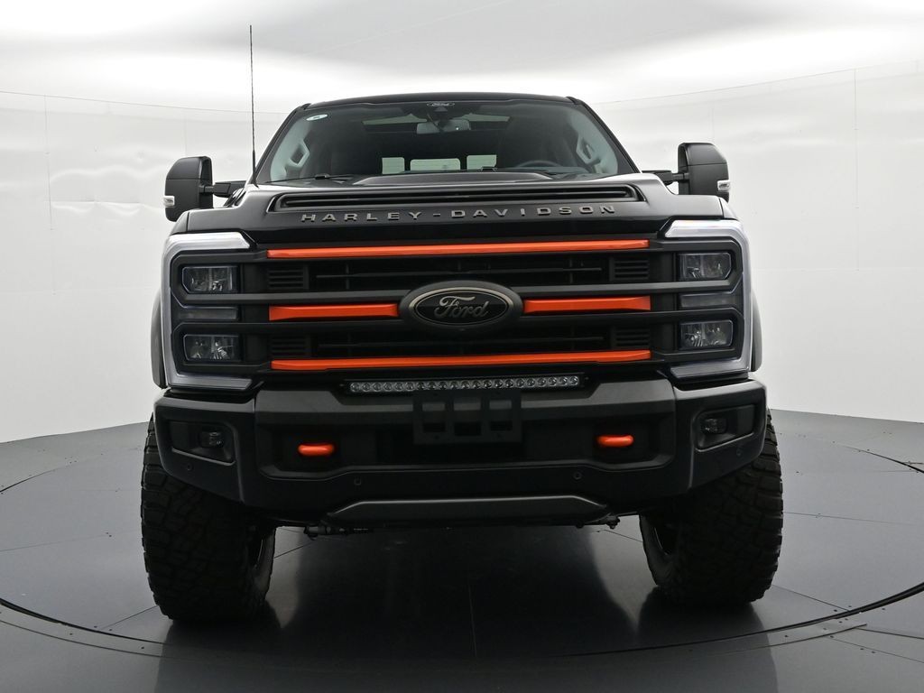 Ford F-250SD Vehicle Full-screen Gallery Image 3